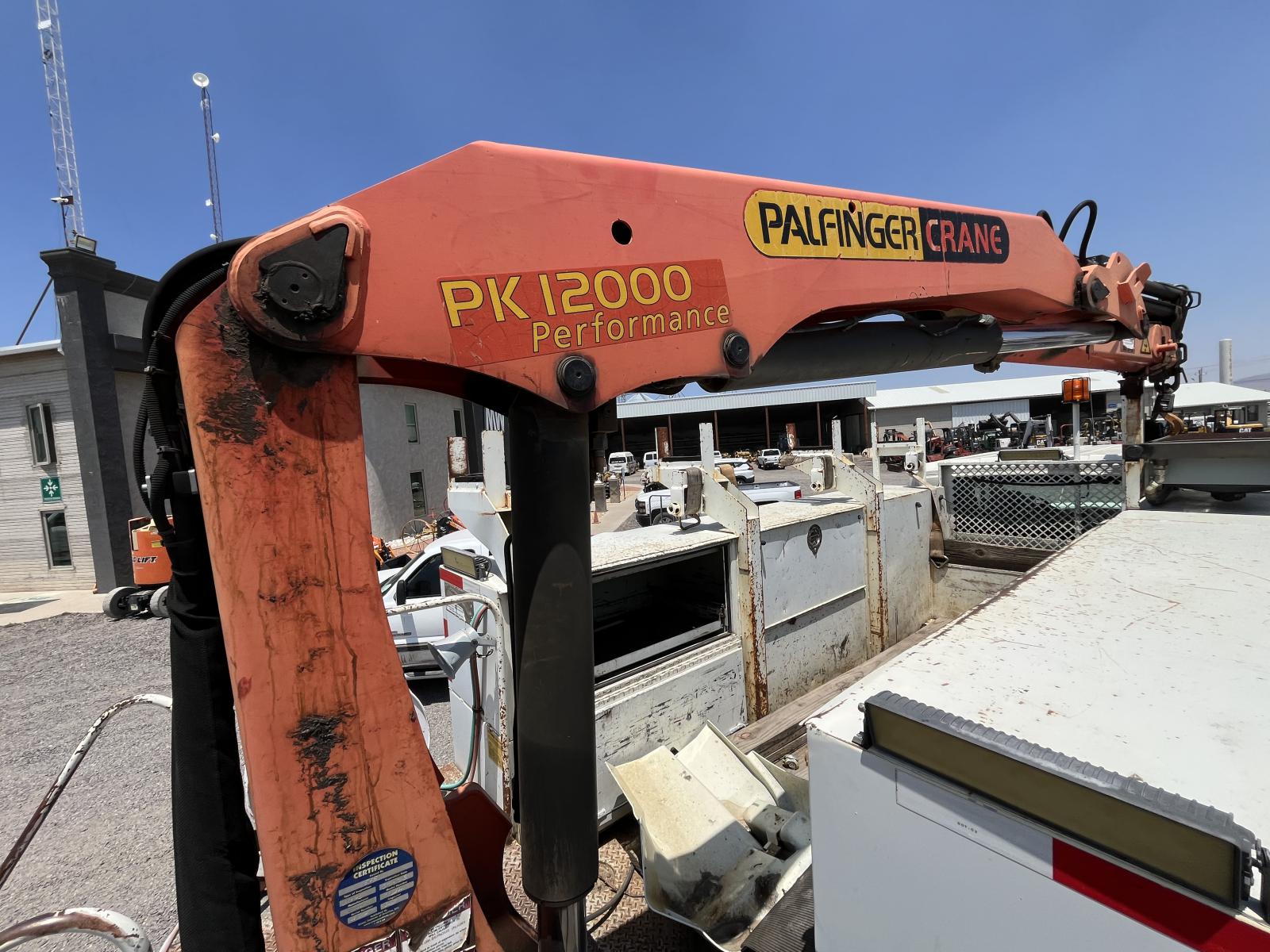 CAMION CON GRUA PALFINGER PK12000